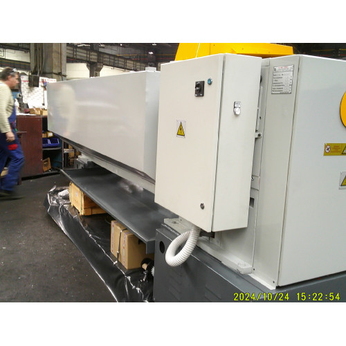 Токарно-гвинторізний верстат ZMM C11MCx1000